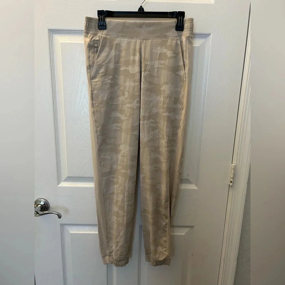Athleta Brooklyn Camo Joggers Abalone Grey Size 6 - Picture 2 of 6